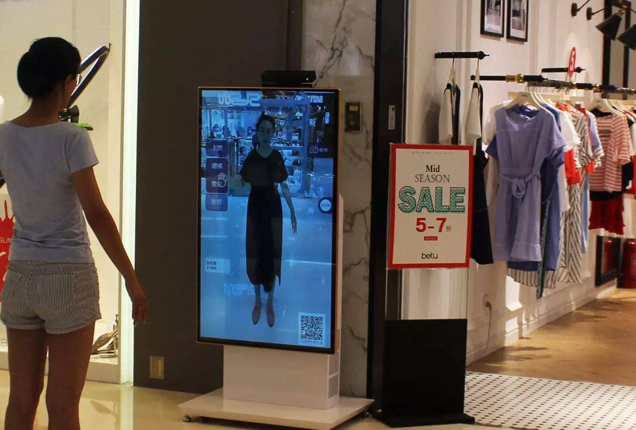 服装店的数字标牌-虚拟试衣机