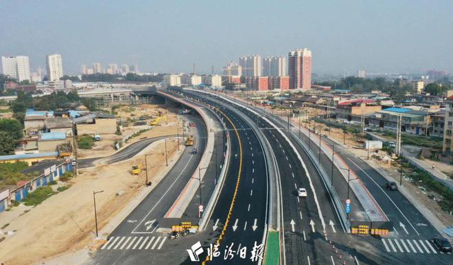 临汾上樊立交桥：一条跨铁路桥昨日正式通车！