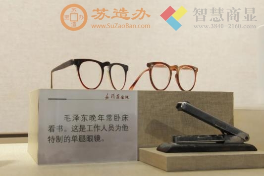 毛泽东家风：两副不同寻常的眼镜，伟人手不释卷的一生