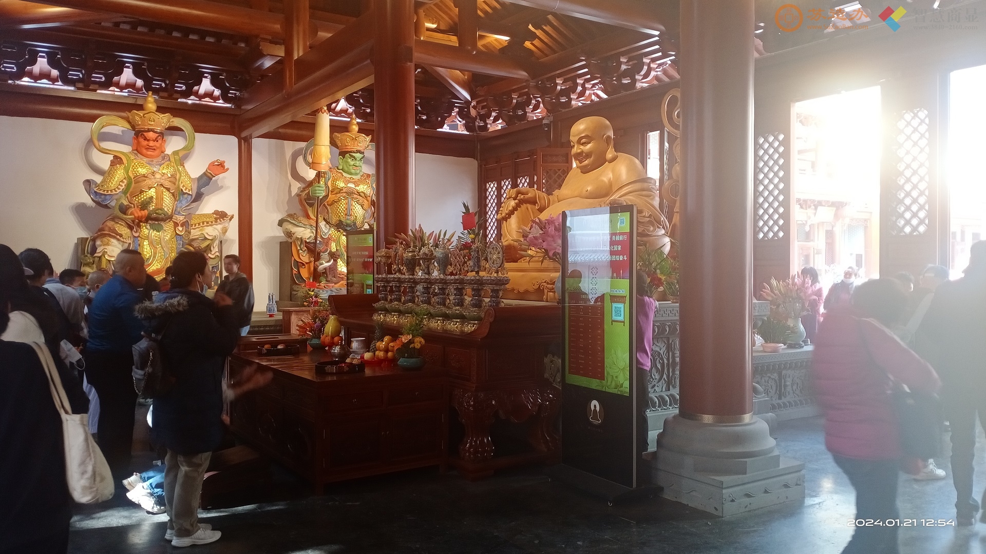 数字化功德箱相比于传统功德箱,一扫香客没带现金的烦恼